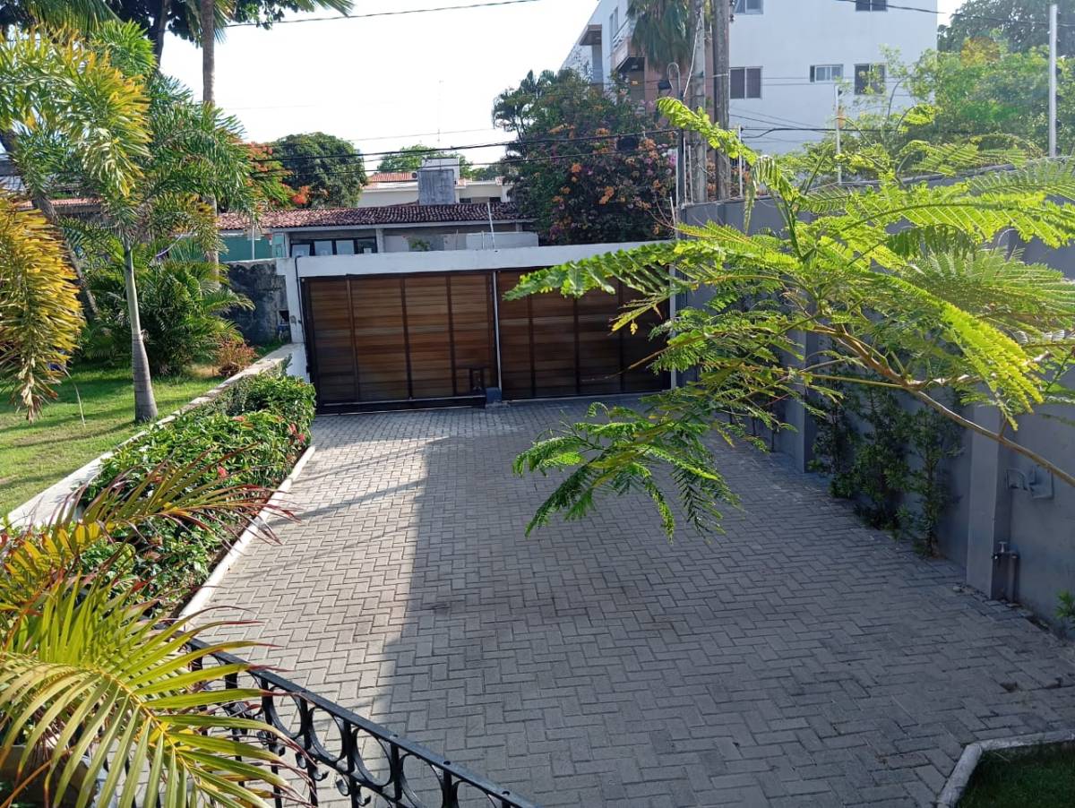 Casa para alugar com 4 quartos, 360m² - Foto 11